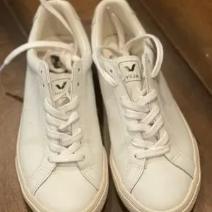 Veja Shoes Veja Esplar Low Sneakers Nwot Poshmark